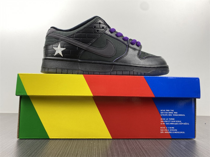 Familia x Nike SB Dunk Low “First Avenue” DJ1159-001