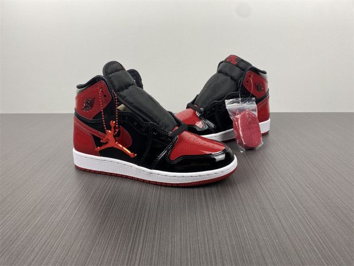Air Jordan 1 High OG “Bred Patent” 555088-063