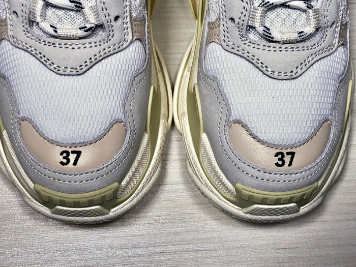 BLCG Triple S White (W) 524036-W09E1-9000