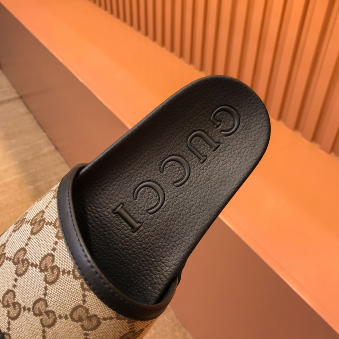 G*u*i slippers